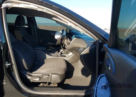 2021 Chevrolet Malibu Fwd Lt from USA, damaged, VIN 1G1ZD5ST2MF051396